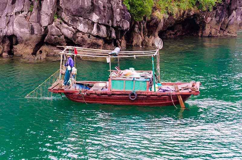 34 - Vietnam - Bahia de Halong - pescadores